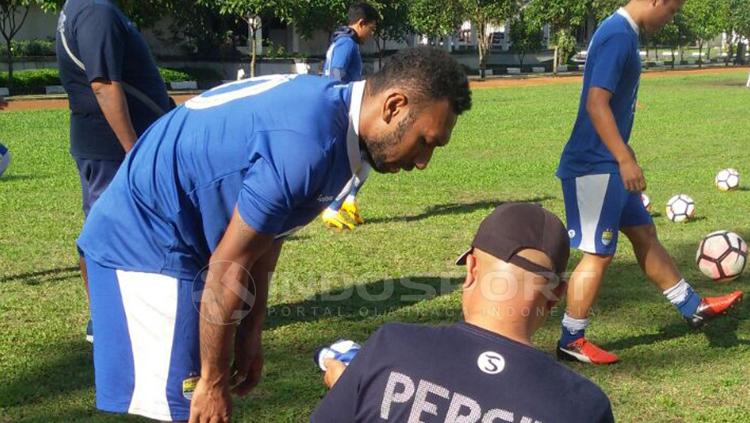 Patrich Wanggai berlatih dengan Persib di Lapangan Sesko AD, Kota Bandung. Copyright: Arif Rahman/INDOSPORT