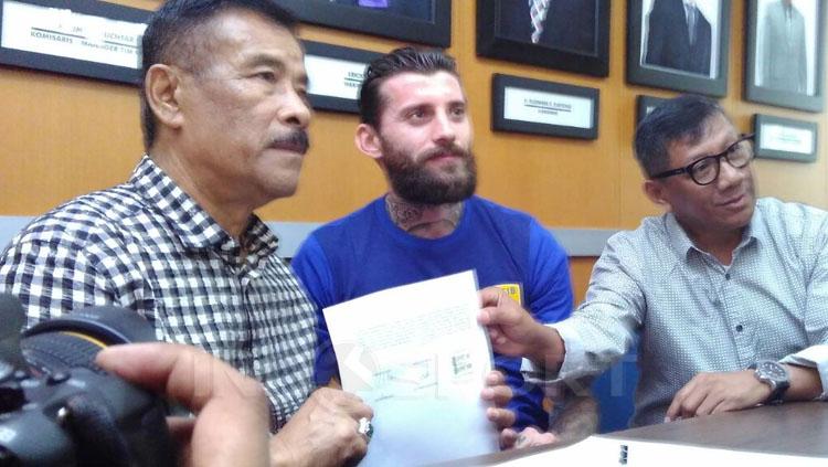 Bojan Malisic resmi berseragam Persib Bandung. Copyright: Arif Rahman/INDOSPORT