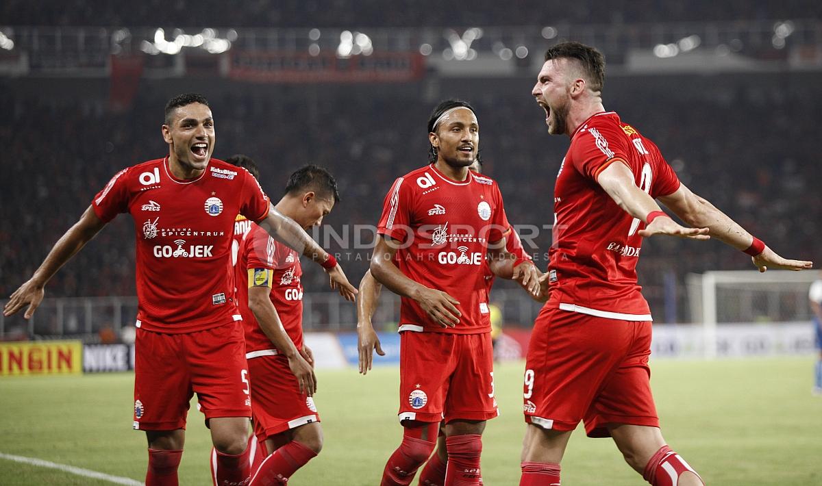 Selebrasi para pemain Persija Jakarta atas gol kedua yang dicetak Marko Simic. Herry Ibrahim Copyright: Herry Ibrahim/INDOSPORT