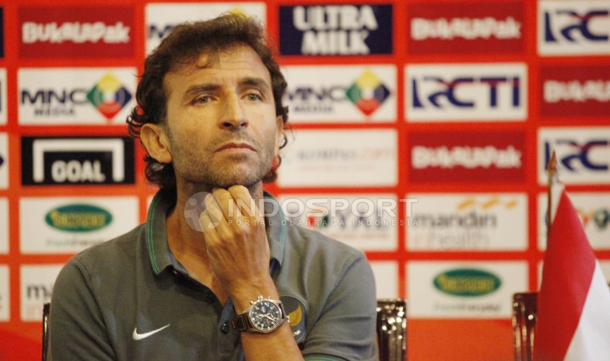 Pelatih Timnas Indonesia U-23, Luis Milla. Copyright: Herry Ibrahim/Indosport.com