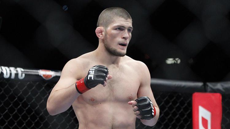 Khabib Nurmagomedov saat beraksi di atas oktagon. Copyright: USA