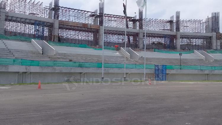 Progres pembangunan Stadion Manahan Copyright: Ronald Seger/INDOSPORT