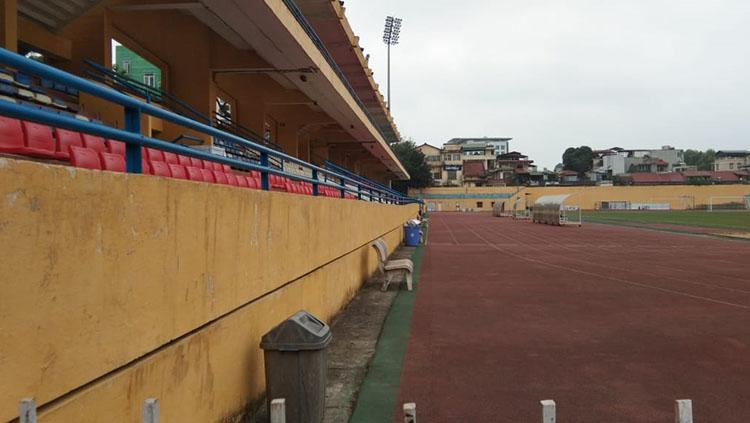 Kondisi lintasan yang berada di pinggiran lapangan Hang Day Stadium, Vietnam. Copyright: Zainal Hasan/INDOSPORT.COM