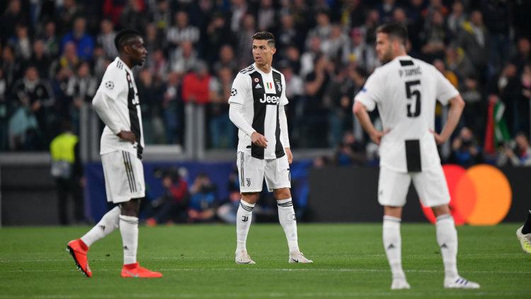 Cristiano Ronaldo dan rekan-rekannya saat melawan Ajax Amsterdam. Copyright: Stuart Franklin/Getty Images