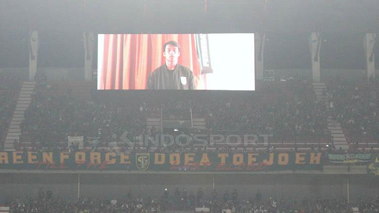 Supriadi memperkenalkan diri sebagai pemain Persebaya melalui video, Sabtu (11/5/19). Copyright: Fitra Herdian/INDOSPORT