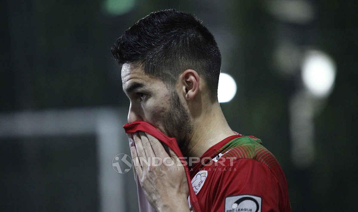 Pemain berdarah Indonesia asal klub Belgia Zulte Waregem, Sandy Walsh, berada di Jakarta. Di sela-sela kunjungannya, pemain yang ingin berseragam Timnas Indonesia tersebut meluangkan waktu untuk bermain sepak bola bersama beberapa komunitas tanah air. Copyright: Herry Ibrahim/INDOSPORT