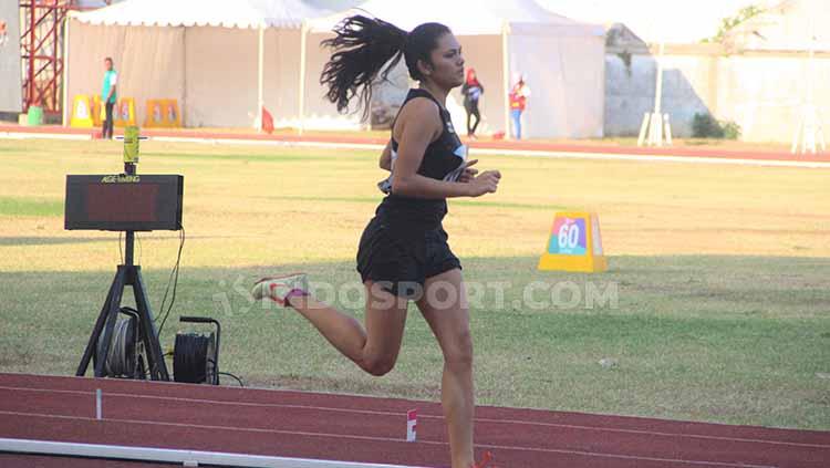 Shane Holmess ketika turun di final 800 meter Putri. Copyright: Alvin Syaptia Pratama/INDOSPORT