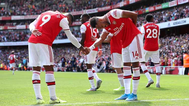 Selebrasi pemain Arsenal, Pierre-Emerick Aubameyang dengan rekan satu timnya usai mencetak gol pada Liga Primer Inggris antara Arsenal vs Burnley di Stadion Emirates di London, Sabtu (17/08/2019). Copyright: Yui Mok/PA Images via Getty Images