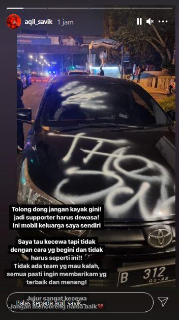 Mobil Muhammad Aqil Savik dicoret-coret oleh oknum suporter Copyright: instagram.com/stories/aqil_savik