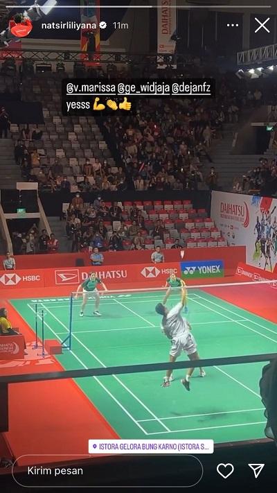 Liliyana Natsir acungi jempol performa Dejan/Gloria Copyright: instagram @natsirliliyana