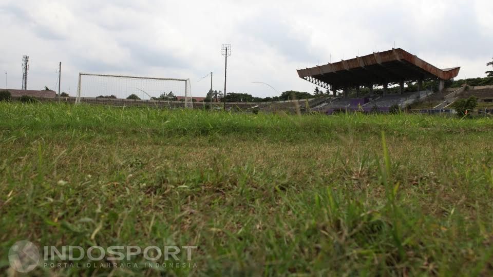 Kondisi Stadion Benteng Tanggerang yang kini jauh dari kata layak. Copyright: © Herry Ibrahim/INDOSPORT
