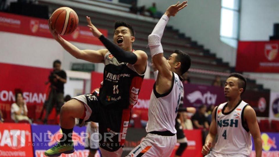 Prastawa cetak 15 poin dan 5 assist untuk timnya, M88 Aspac Jakarta. Copyright: © Ian Setiawan/INDOSPORT