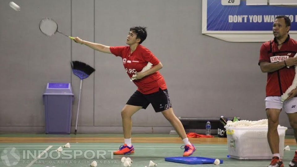 Pelatih klub bulutangkis PB Djarum, Vita Marissa, dapat rejeki nomplok di tengah aksinya mendampingi pemain yang berlaga di ajang All England 2022. Copyright: © Herry Ibrahim/INDOSPORT