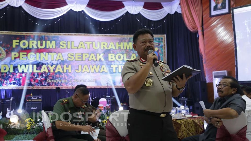 Irjen Pol Anton Setiadji menegaskan kepada siapa saja Kapolres yang menghalangi Sepak Bola. Copyright: &copy; Fajar Kristanto/INDOSPORT