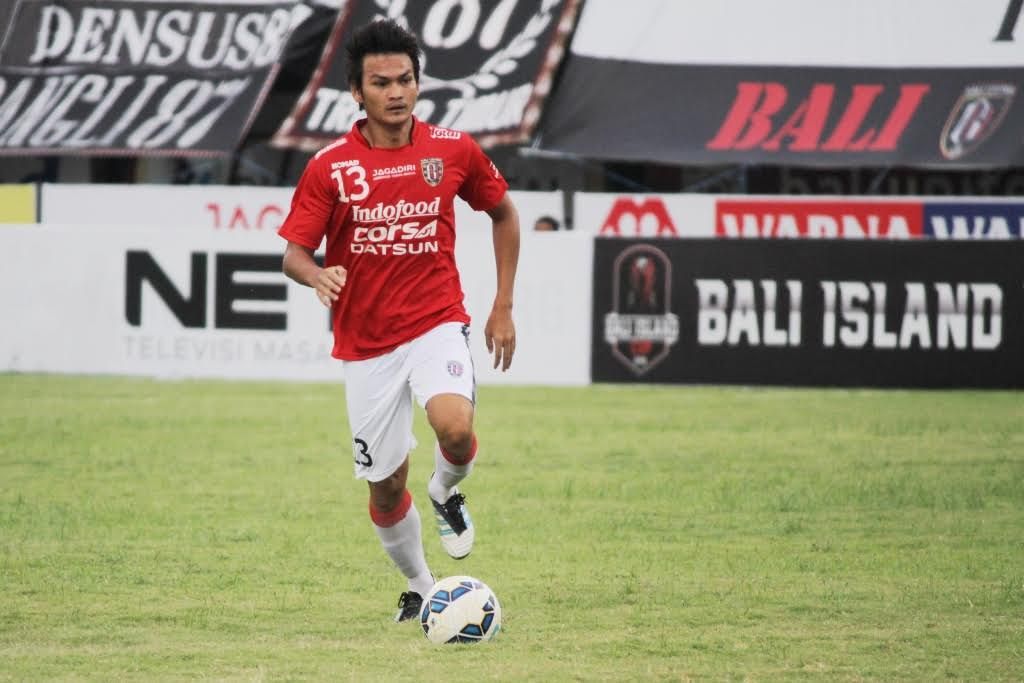 Bek tengah Sriwijaya FC, Bobby Satria saat masih berseragam Bali United FC. Copyright: © IAN SETIAWAN/INDOSPORT