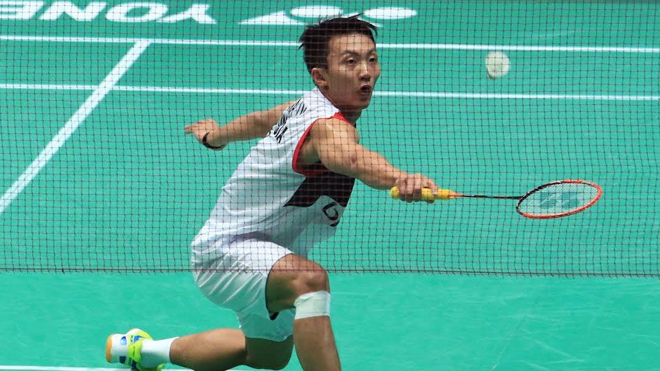 Ihsan Maulana Mustofa berusaha menahan shuttlecock dari lawan. Copyright: &copy; PBSI/INDOSPORT