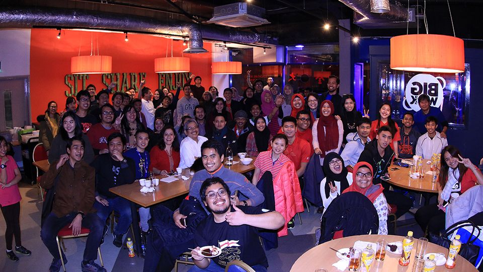 Aksi fans Indonesia dukung Praveen/Debby di final All England. Copyright: &copy; HUMAS PP PBSI