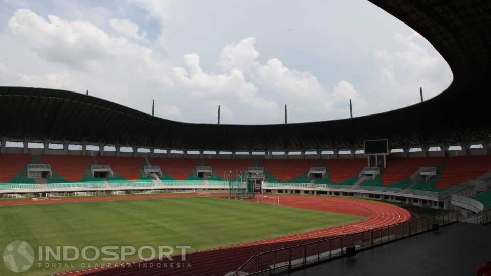 Stadion yang akan digunakan untuk PON 2016 Jawa Barat ini baru saja diresmikan Rabu (16/03/16) oleh Bupati Bogor Nurhayati. Copyright: &copy; Herry Ibrahim/INDOSPORT