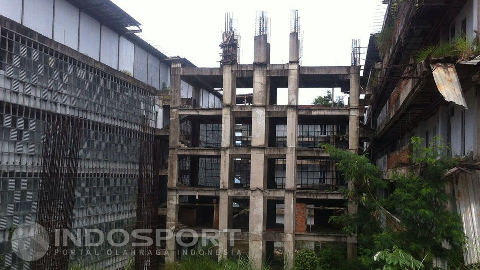 Kondisi gedung Hambalang. Copyright: &copy; Zainal Hasan/INDOSPORT