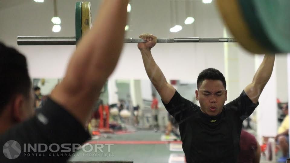 Sedangkan lifter putra Indonesia Eko Yuli Irawan peraih medali perunggu di kelas 62 kg putra Olimpiade 2012. Copyright: © Herry Ibrahim/INDOSPORT