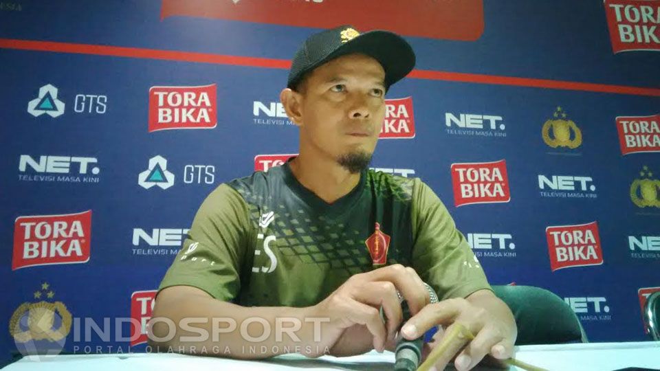 Asisten Pelatih PS TNI, Edy Syahputra Copyright: © Ginanjar/INDOSPORT