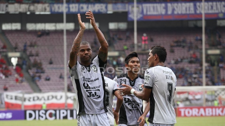 Ekspresi Hilton Moreira usai cetak gol ke gawang Bali United. Copyright: &copy; Herry Ibrahim/INDOSPORT