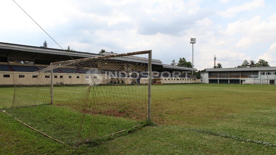 Sayang, sejak Persikad Depok mengalami krisis dan sempat dijual ke Purwakarta tahun 2009, stadion ini mulai terlantar. Copyright: © Herry Ibrahim/INDOSPORT