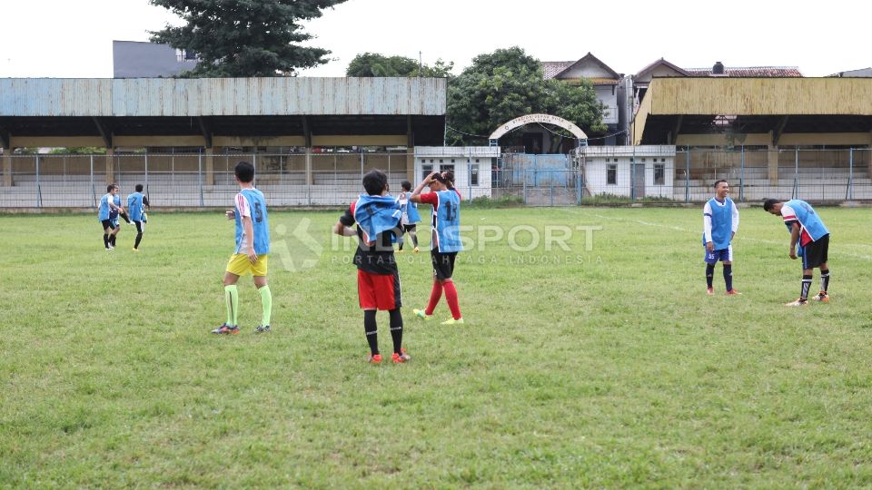 Anak-anak muda Depok tengah mengikuti seleksi masuk skuat Persikad Depok. Copyright: &copy; Herry Ibrahim/INDOSPORT