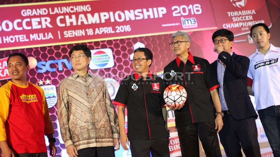 Direktur PT GTS Joko Driyono bersama para sponsor. Copyright: &copy; Herry Ibrahim/INDOSPORT