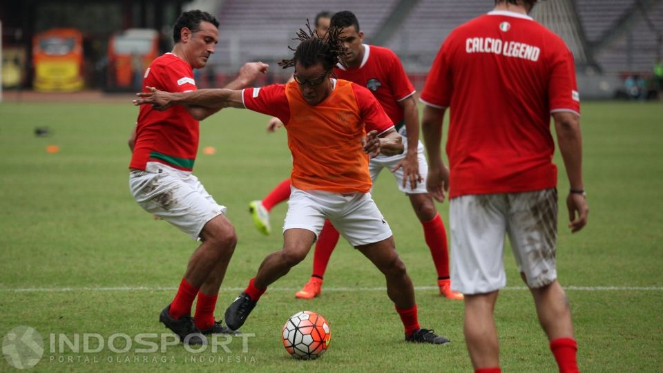 Para pemain Calcio Legend menjajal Stadion Utama Gelora Bung Karno. Copyright: © Herry Ibrahim/INDOSPORT