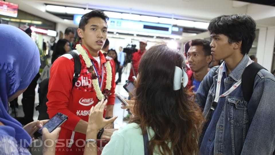 Jonathan Cristie saat menjawab pertanyaan para wartawan. Copyright: © Herry Ibrahim/INDOSPORT