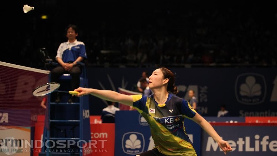 Selebrasi kontroversial Sung Ji-hyun saat tim putri Korea Selatan melibas China 3-0 di final Asian Games 2022, langsung banjir hujatan publik lokal Negeri Tirai Bambu. Copyright: © Herry Ibrahim/Indosport