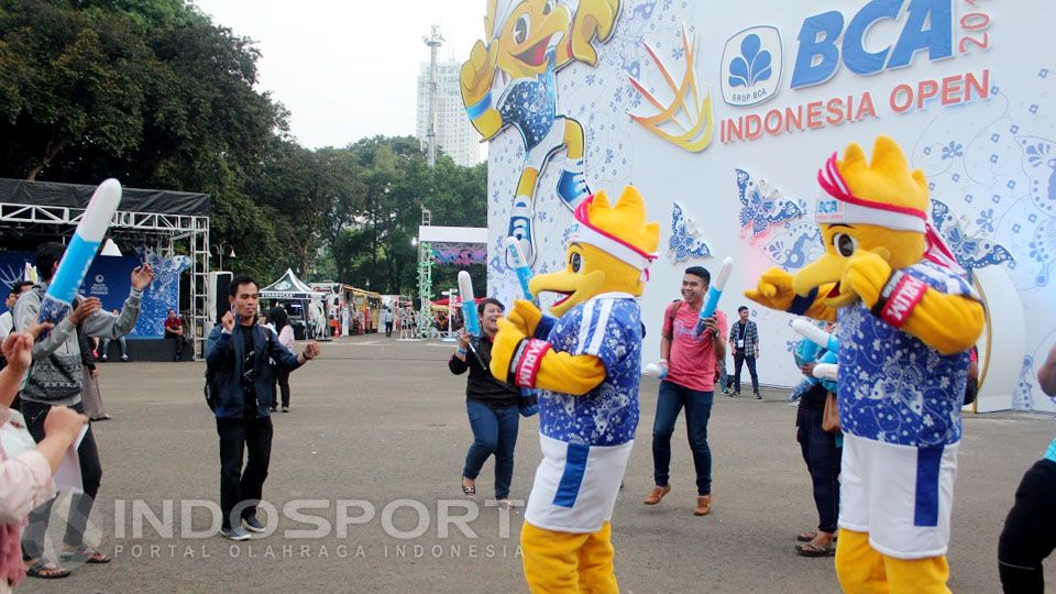 Dua Maskot Indonesia Open. Copyright: © Jerry/INDOSPORT