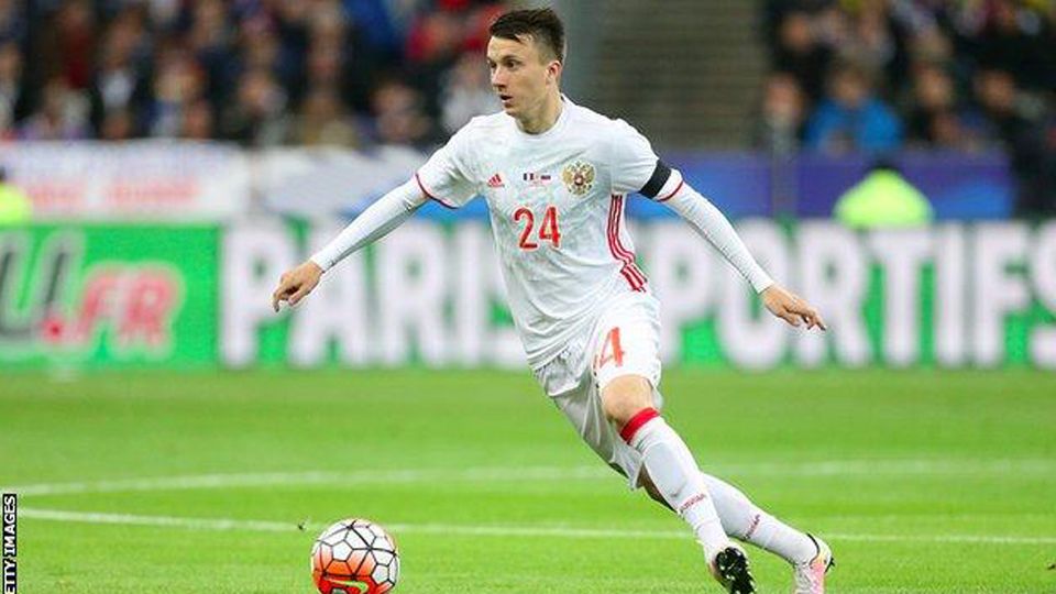 Yury Gazinsky merayakan gol perdananya di Piala Dunia 2018 melawan Arab Saudi. Copyright: © INDOSPORT