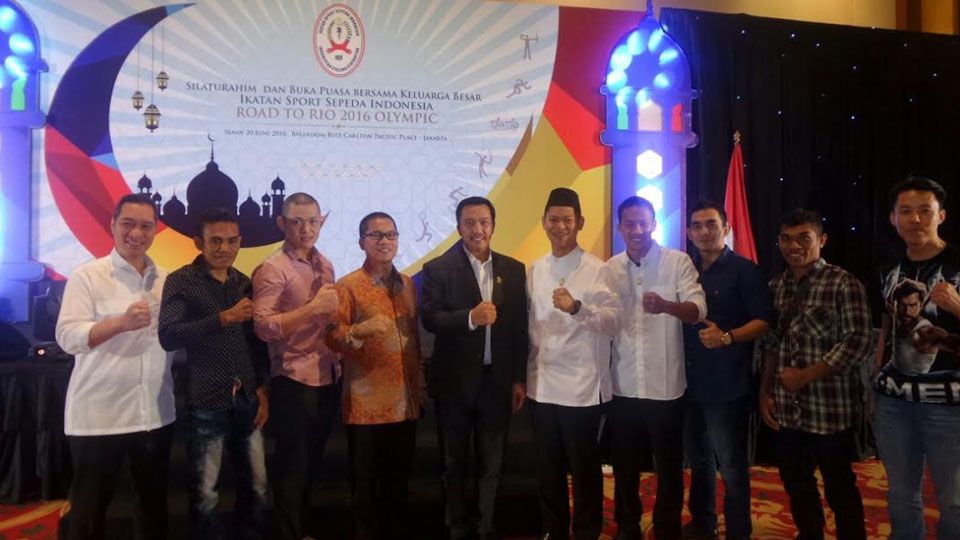 Menpora Imam Nahrawi saat menghadiri buka puasa bersama Keluarga Besar Ikatan Sport Sepeda Indonesia (ISSI) di  Ballroom Ritz Carlton Pacific Place, Jakarta, Senin (20/6) malam. Copyright: &copy; Info Kemenpora/INDOSPORT
