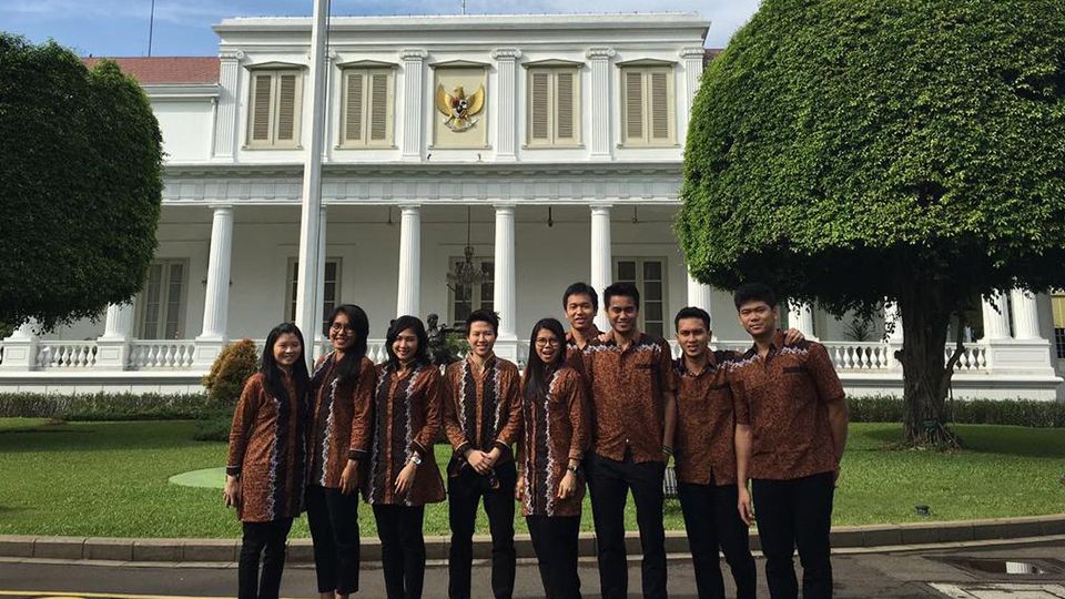 Kontingen Indonesia untuk Olimpiade 2016 saat berfoto bersama di Istana Negara. Copyright: © Badminton Indonesia