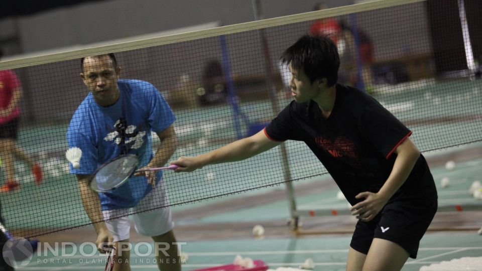 Pemain ganda campura Liliyana Natsir mendapat pelatihan langsung dari Rexy Mainaky. Copyright: © Herry Ibrahim/INDOSPORT