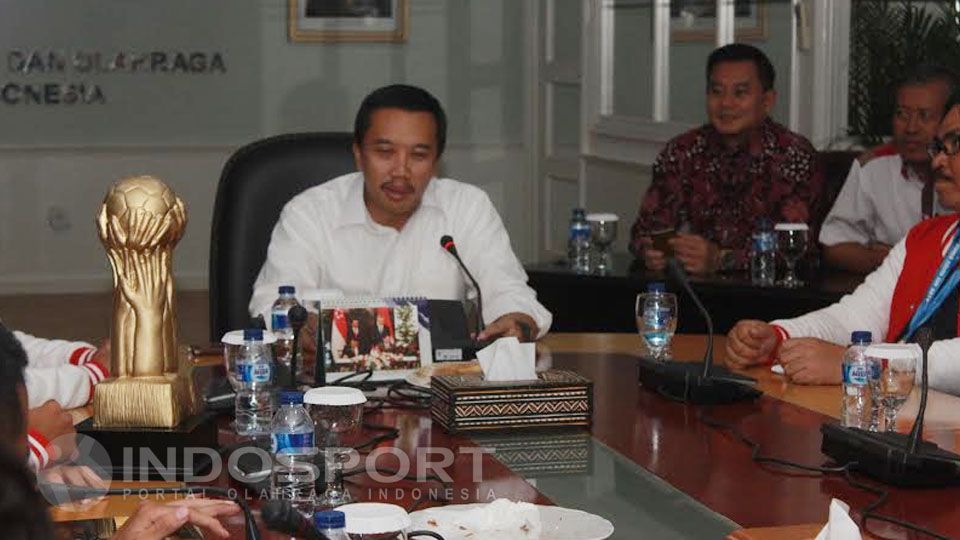 Menpora, Imam Nahrawi mengapresiasi tim putra Indonesia, Juara di ajang Gothia Cup 2016. Copyright: © Da Yerrimon/INDOSPORT