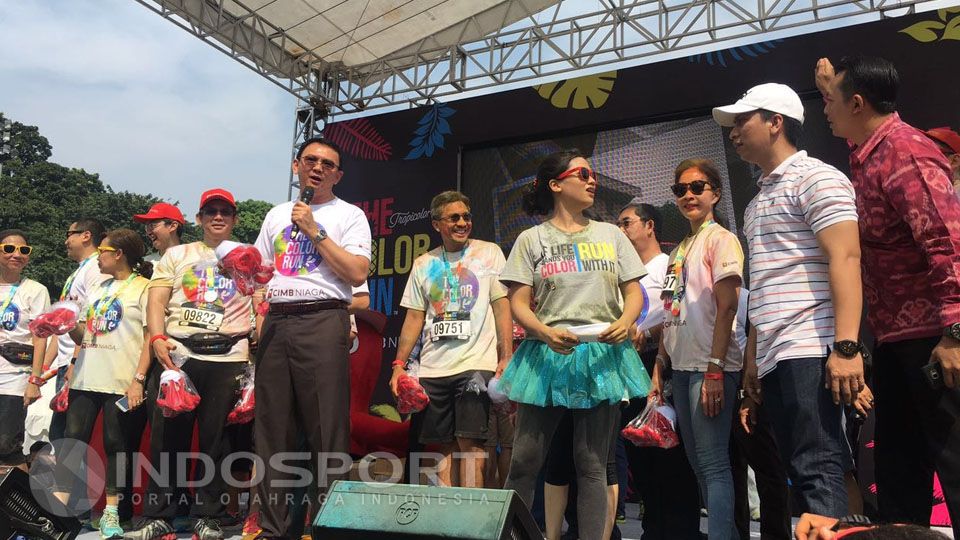Gubernur DKI Jakarta, Basuki Tjahaja Purnama (Ahok) saat memberi arahan kepada yang mengikuti The Colour Run 2016. Copyright: &copy; Farah Hanifati/INDOSPORT