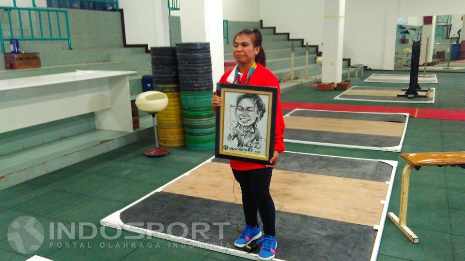 Sri Wahyuni meraih medali perak untuk kelas 48 kilogram cabor angkat besi di Olimpiade Rio 2016. Copyright: © INDOSPORT