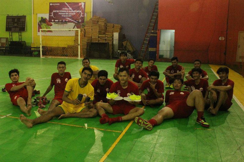 Tim futsal PON DKI Jakarta sedang bersantai usai berlatih Copyright: &copy; 