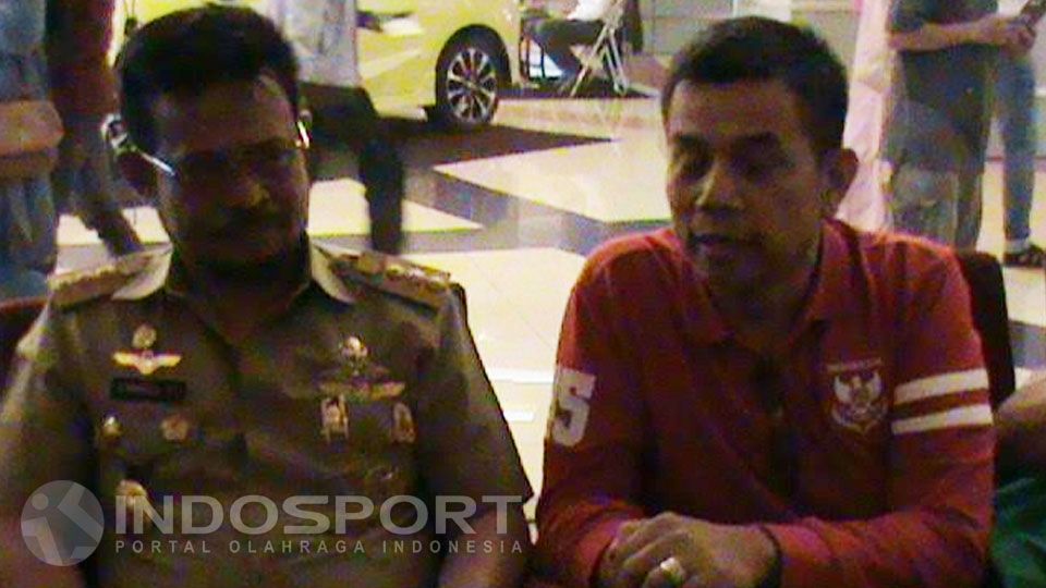 Ketua Umum PSSI, Hinca Panjaitan berkunjung ke Kota Makassar dan bertemu dengan Gubernur Sulawesi  selatan, Syahrul Yasin Limpo. Copyright: &copy; Muhammad Nur basri/INDOSPORT