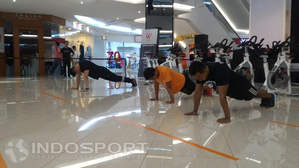 Peserta Komunitas Workout Embassy. Copyright: &copy; Ivan Reinhard Manurung/INDOSPORT