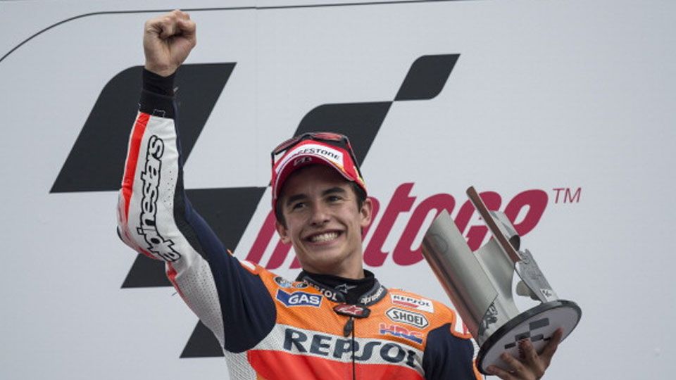 Marc Marquez merayakan keberhasilan menjadi juara di MotoGP Belanda. Copyright: &copy; hendra