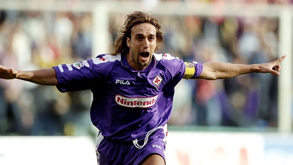 Gabriel Batistuta saat bermain untuk klub Serie A Italia, Fiorentina. Copyright: © 