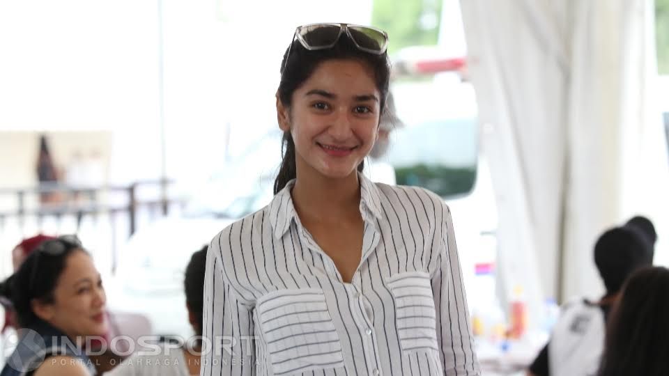 Artis sekaligus penggiat olahraga, Fanny Ghassani menjadi sorotan saat olahraga hingga mandi keringat bersama sang sahabat, Sahila Hisyam. Copyright: © Herry Ibrahim/INDOSPORT