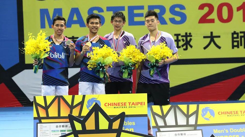 Potret lawas pasangan ganda putra Indonesia, Fajar Alfian/Muhammad Rian Ardianto saat menjuarai Chinese Taipei Masters 2016, setelah menang dramatis atas Chen Hung Ling/Wang Chi-Lin. Copyright: © HUMAS PBSI/INDOSPORT