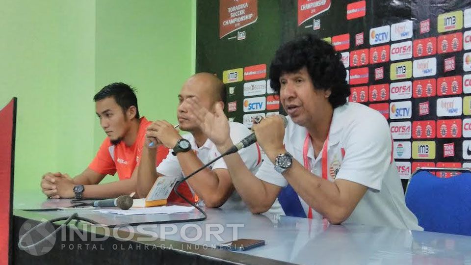 Pelatih Persija Jakarta, Muhammad Zein Alhadad, dalam konferensi pers pasca laga kontra Arema Cronus. Copyright: &copy; Ian Setiawan/INDOSPORT
