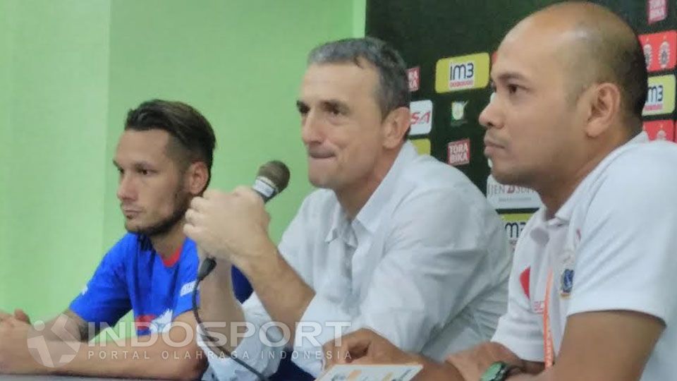 Pelatih Arema Cronus, Milomir Seslija dalam jumpa pers usai taklukkan Persija. Copyright: &copy; Ian Setiawan/INDOSPORT