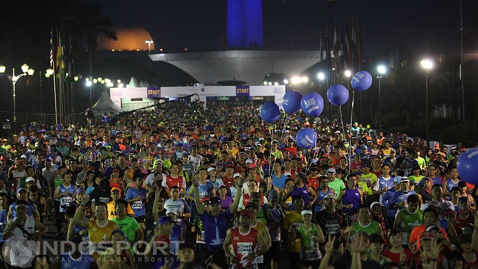 Ribuan peserta Jakarta Marathon 2016 saat melakukan start. Copyright: © Herry Ibrahim/INDOSPORT